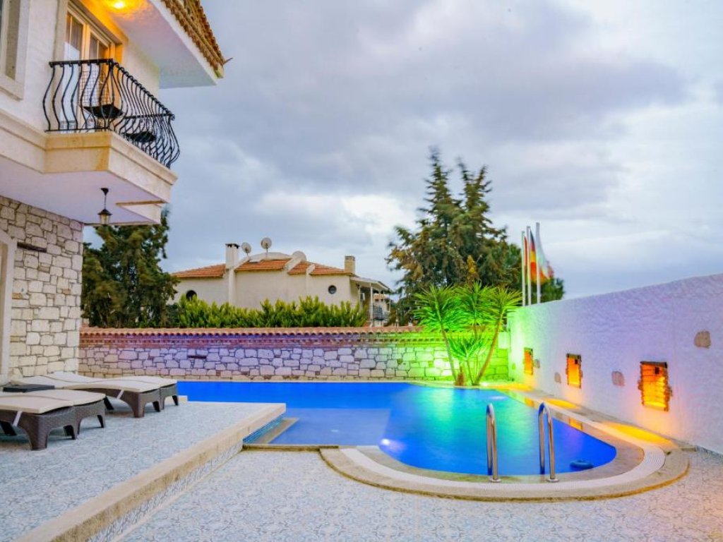 THE FOUNTAİN ÇEŞME