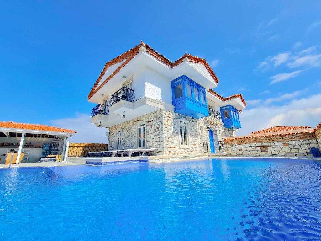 THE FOUNTAİN ÇEŞME