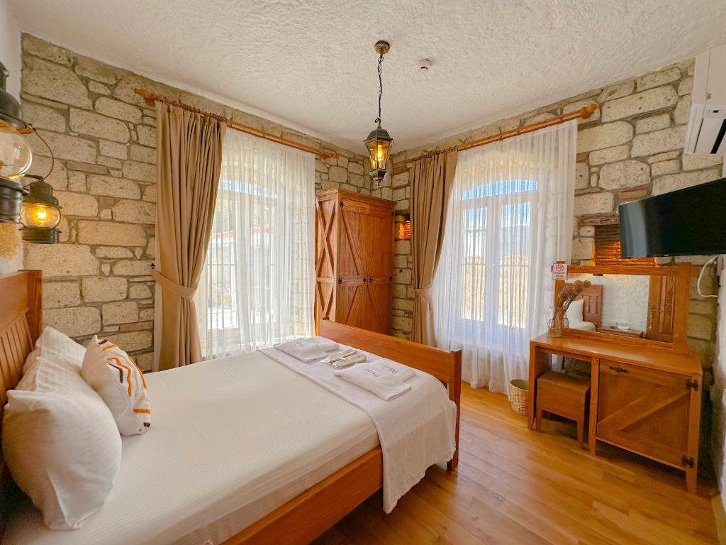 THE FOUNTAİN ÇEŞME