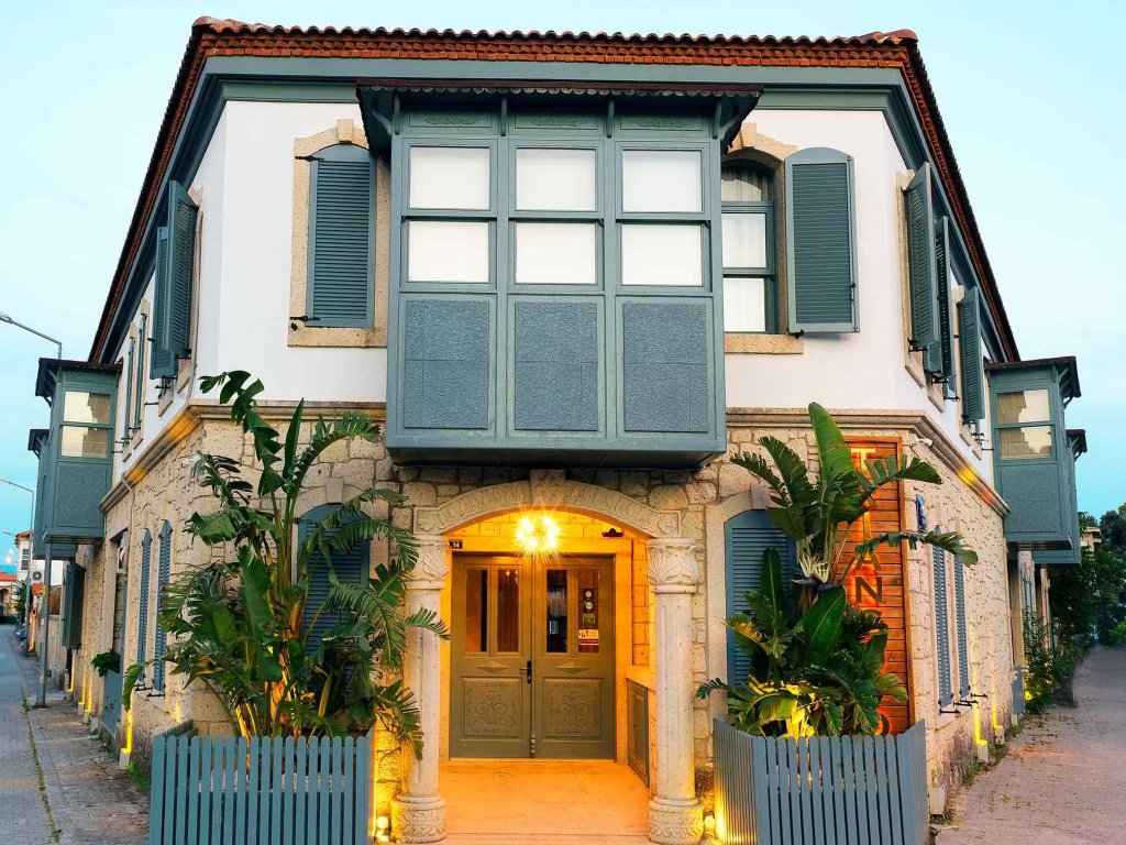 TRİANGULO ALAÇATI