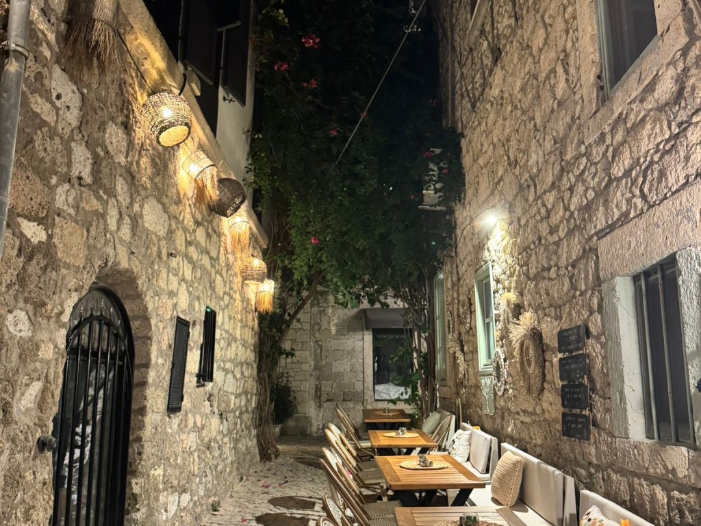 LİTHOS ALAÇATI