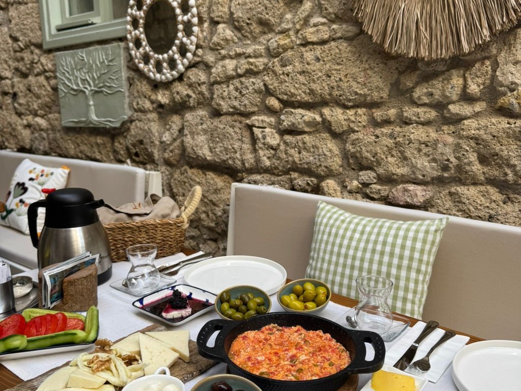 LİTHOS ALAÇATI