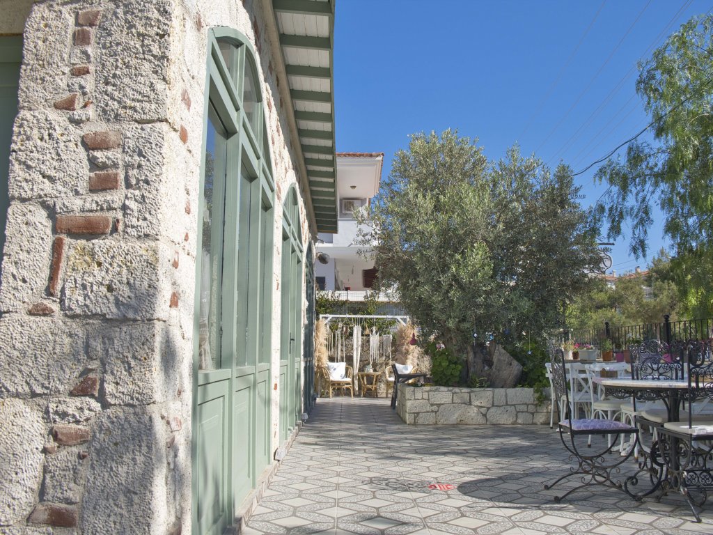 ELDA  ALAÇATI HOTEL