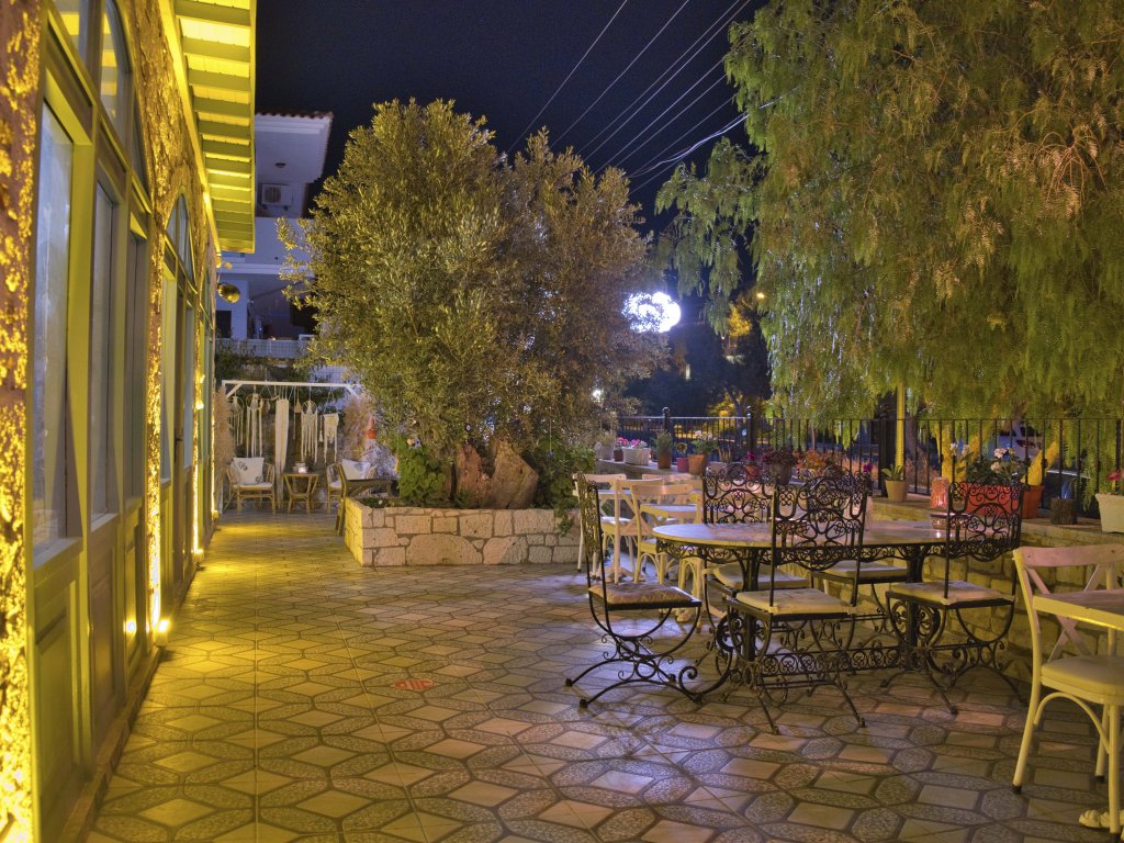 ELDA  ALAÇATI HOTEL